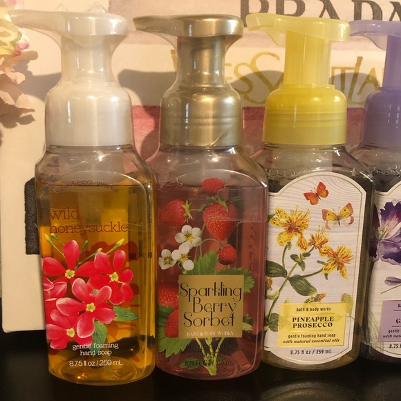 6 Bath & Body Works Foam Hand Soap Spring Berry Pineapple Tulip Cucumber Lily - Picture 2 of 6